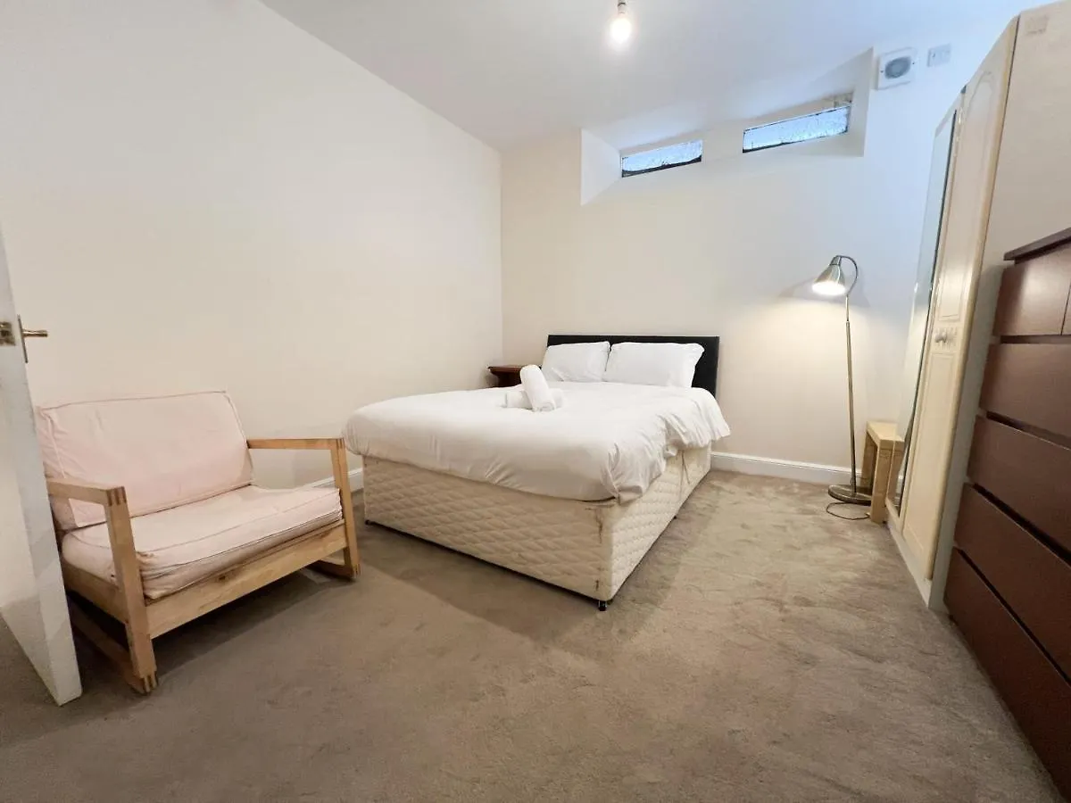 Ferienwohnung Convenient 2Br Basement Flat In Leith Edinburgh Apartment