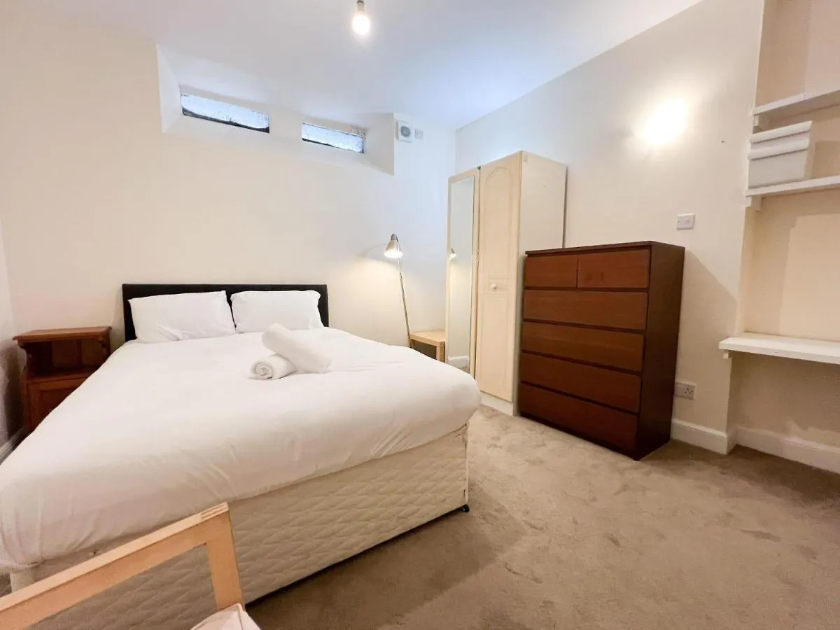 Ferienwohnung Convenient 2Br Basement Flat In Leith Edinburgh